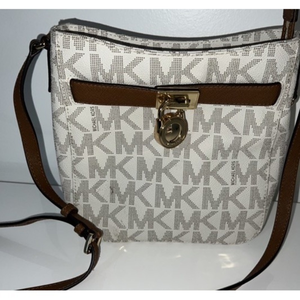 Michael Kors Hamilton Travel Messenger Crossbody Bag  In Vanilla Signature Logo